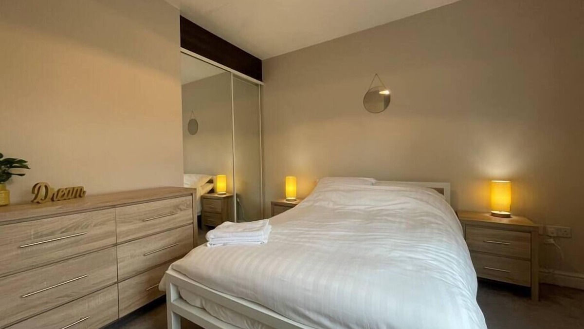 St. Mary's Park Apartment | Beautiful Split Level One Bedroom Apartment on
