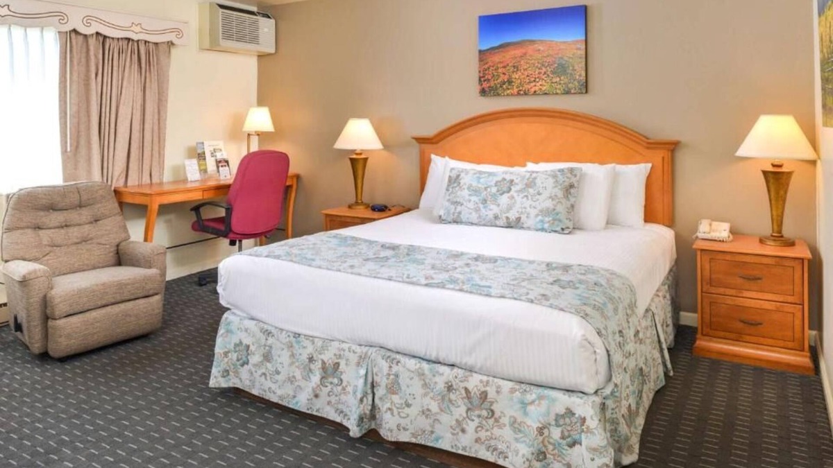Solvang Hotel | Beautiful Spots to Visit! Continental Breakfast, Hans Christian Andersen Museum