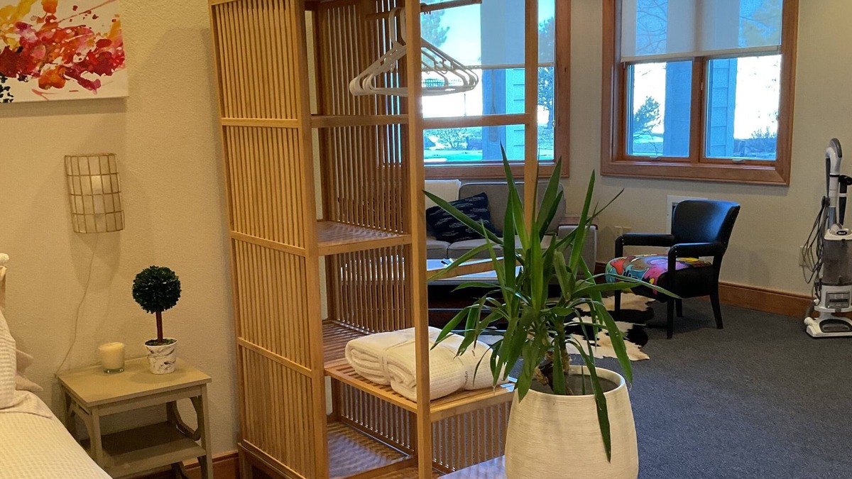 Castle Rock Apartment | Beautiful Studio Apt Close to Downtown with Views and Hot tub!