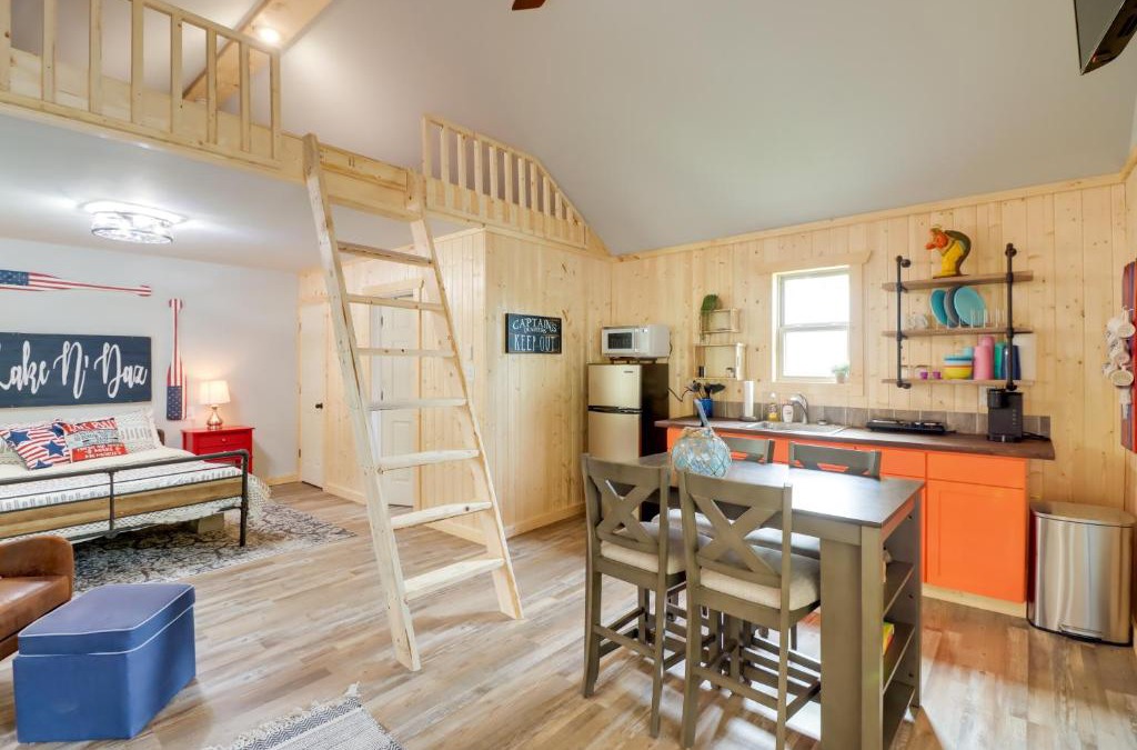 Higden Apartment | Beautiful Studio Cabin Near Greers Ferry Lake!