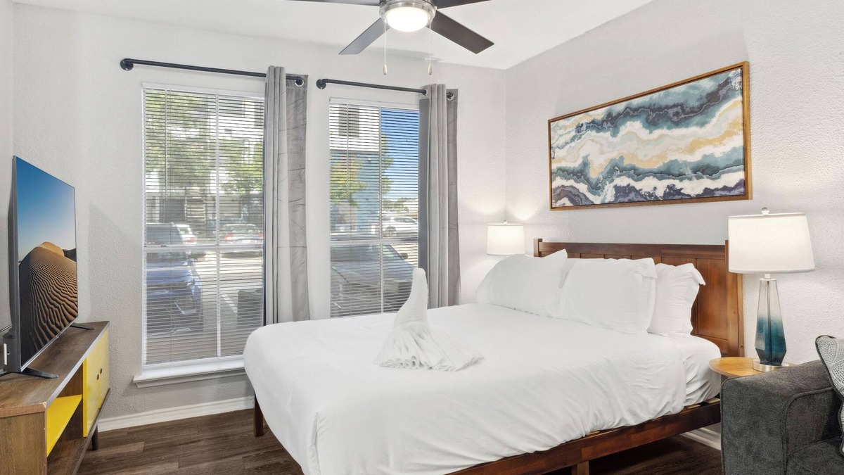 Coronado Hills Apartment | Beautiful Studio in University Hills 5478