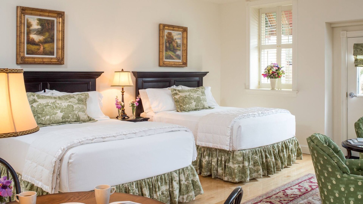 Belfast Apartment | Beautiful studio w/ WiFi, private entrance, outdoor seating area, & garden patio