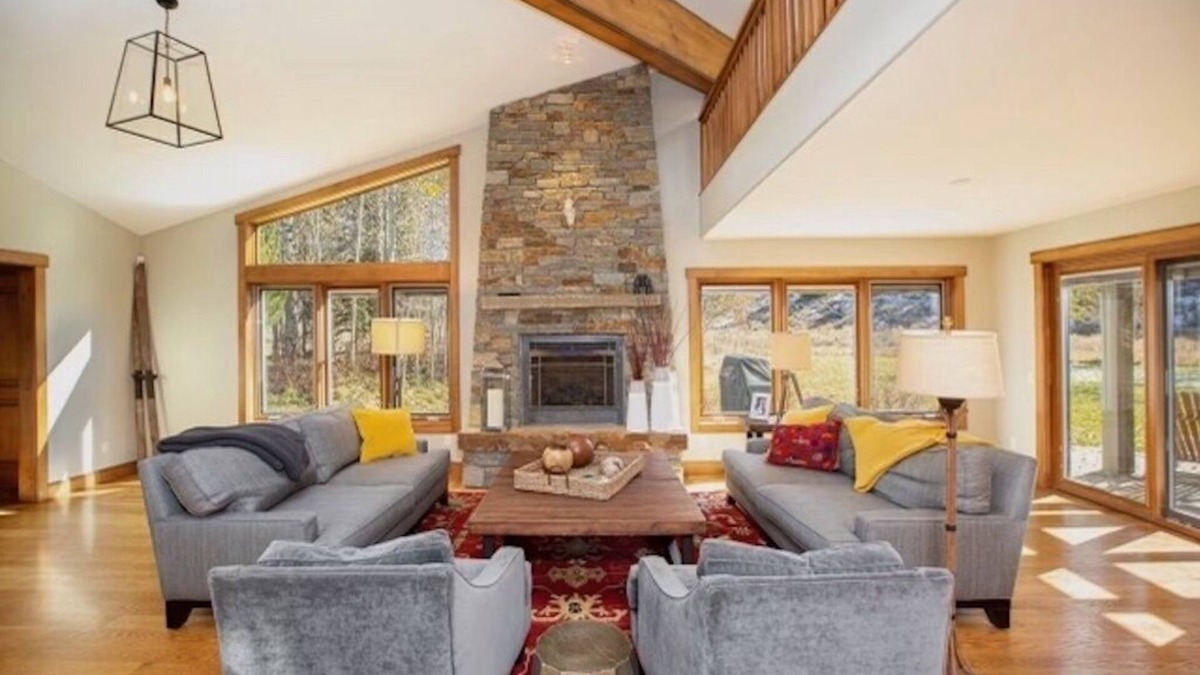 Sun Valley House | Beautiful Sun Valley home, 5 minutes to the everything-skiing, hiking, downtown!