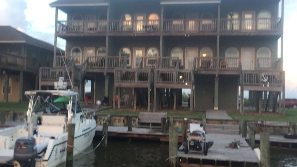 Matagorda House | Beautiful Sunrise - Cast~Away Townhouse