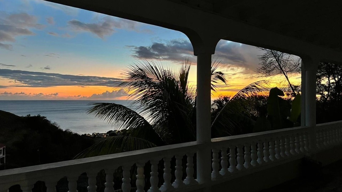 Mahaut Apartment | Beautiful sunset and Mountain View 2 bedroom apt