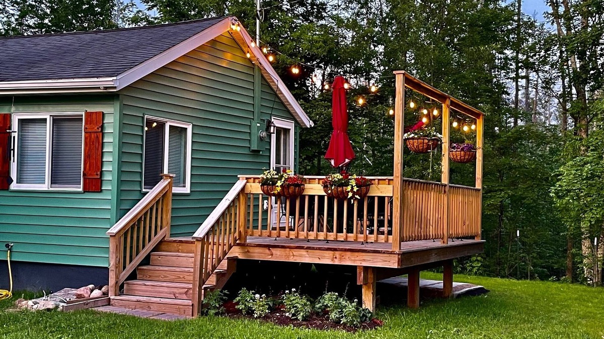 Winter Cottage | Beautiful sunsets, water access, close to trails, Wi-Fi, sml dogs