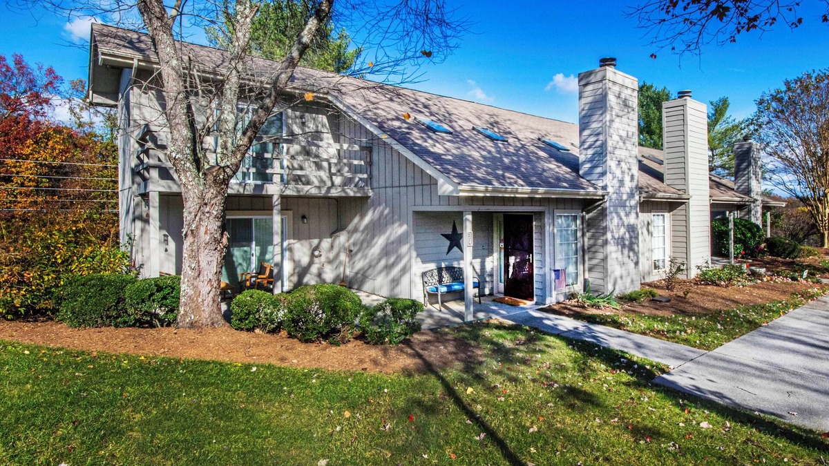 Loudon House | Beautiful Tellico Village Townhome