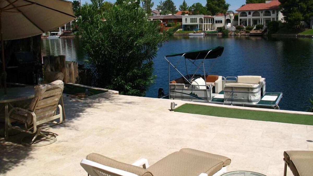 The Lakes Villa | Beautiful Tempe Waterfront Villa With Many Extras