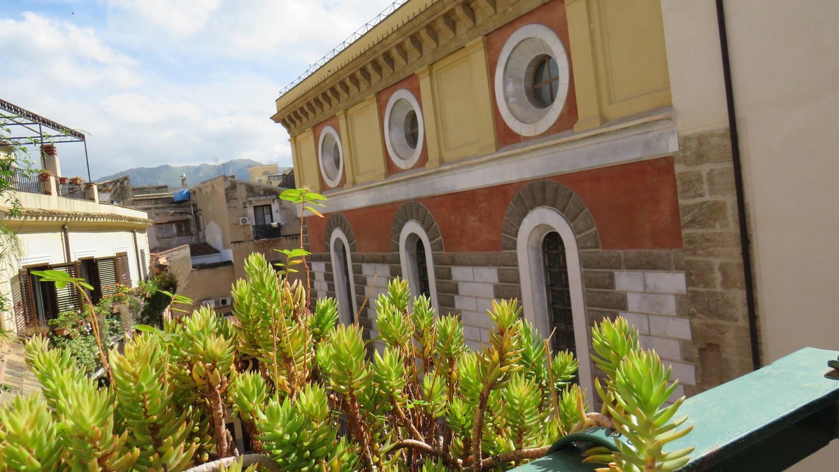 Albergheria Apartment | Beautiful terrace and peace of mind in the city centre