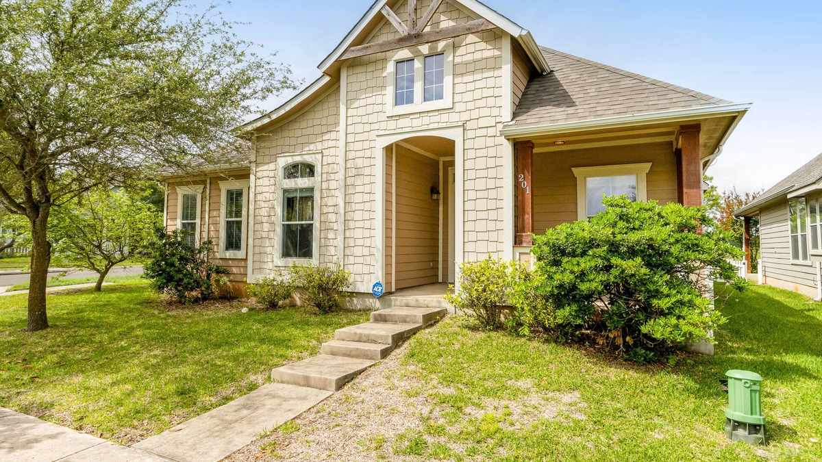 San Marcos House | Beautiful Texas home with inviting patio, washer/dryer & AC - great location