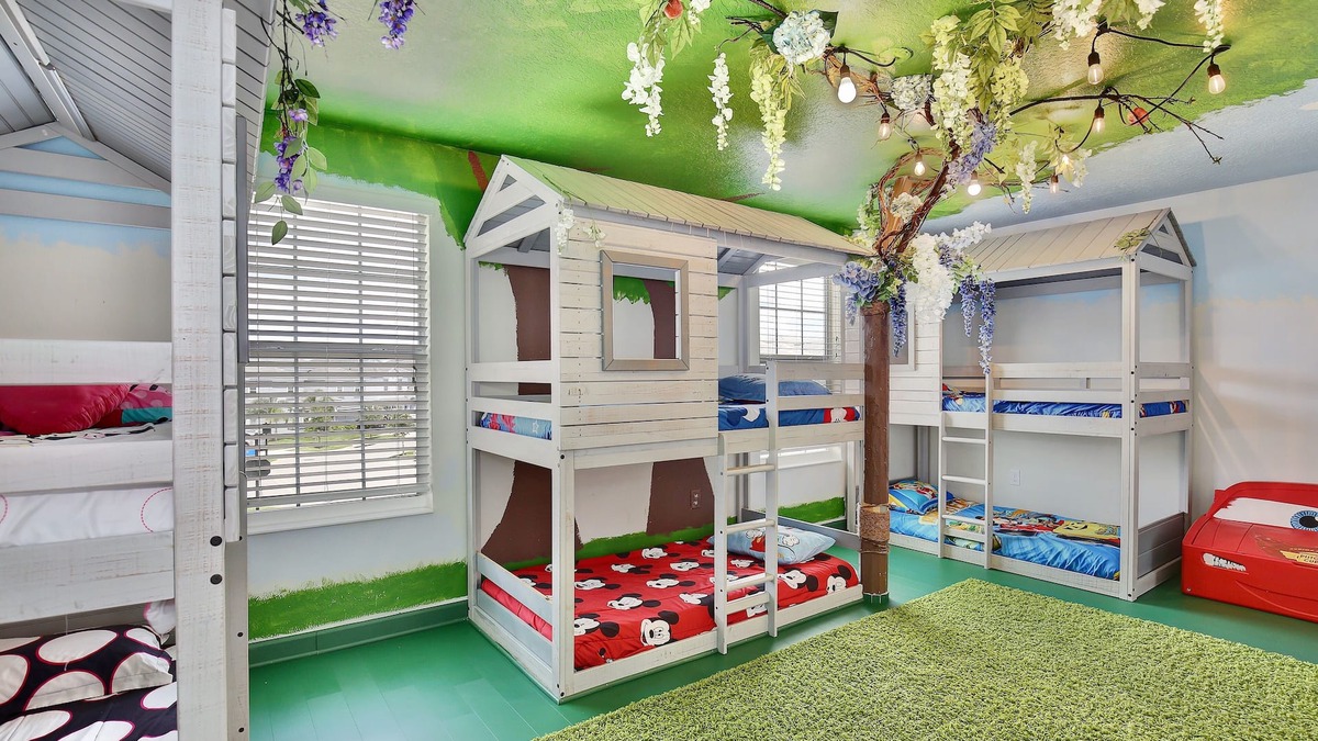 Davenport House | Beautiful Themed Villa 9BD/5BA pool&game room