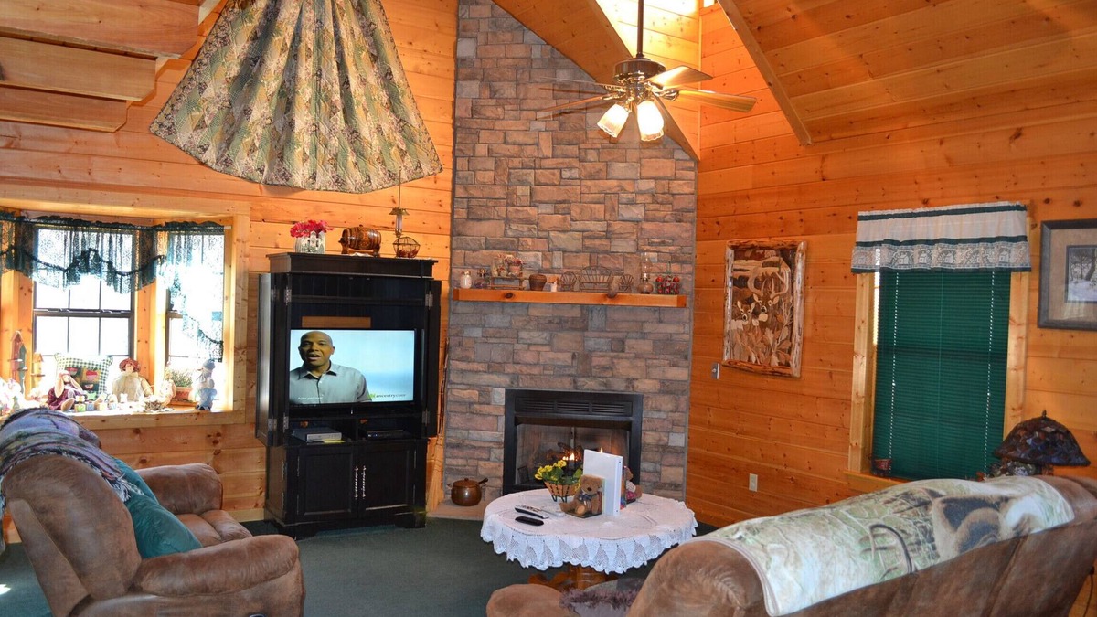 Sevierville Cabin | Beautiful Three Bed Two Bath Near Pigeon Forge, gatlinburg