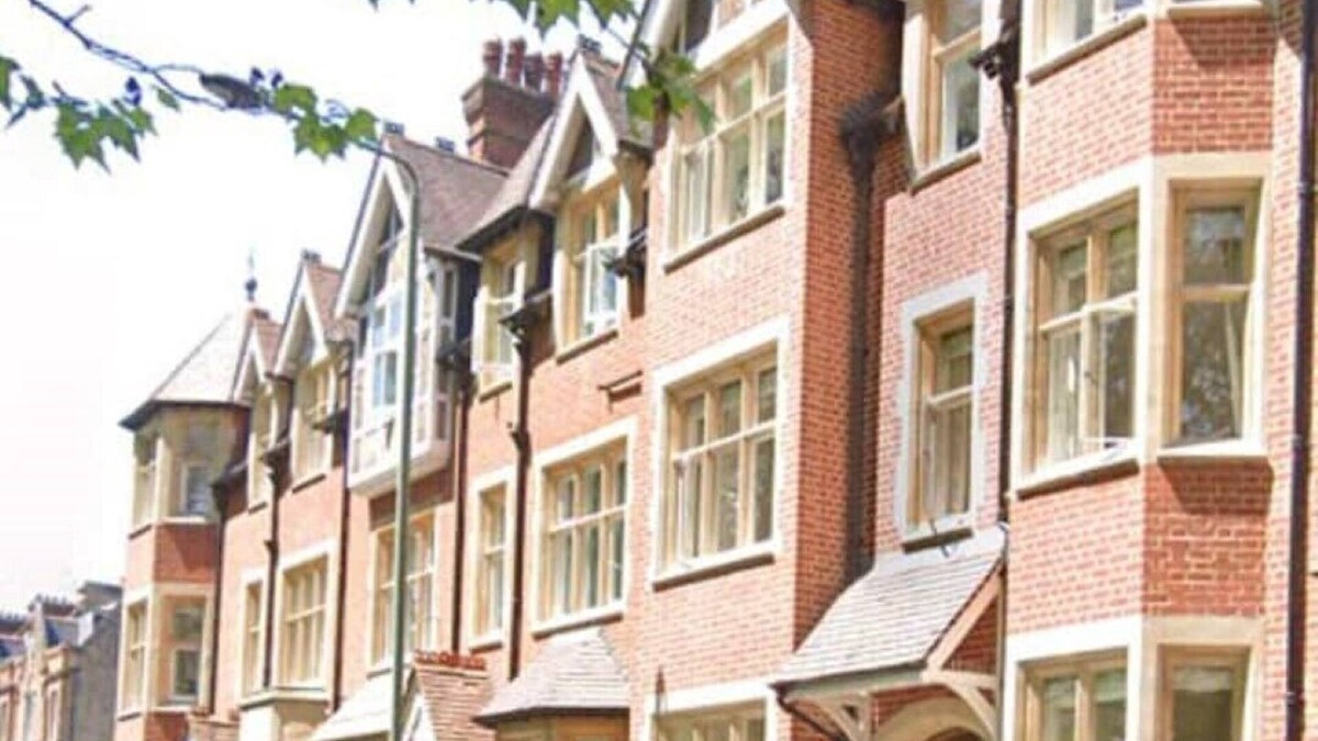 Barnes House | Beautiful three bedroom home on Barnes Green