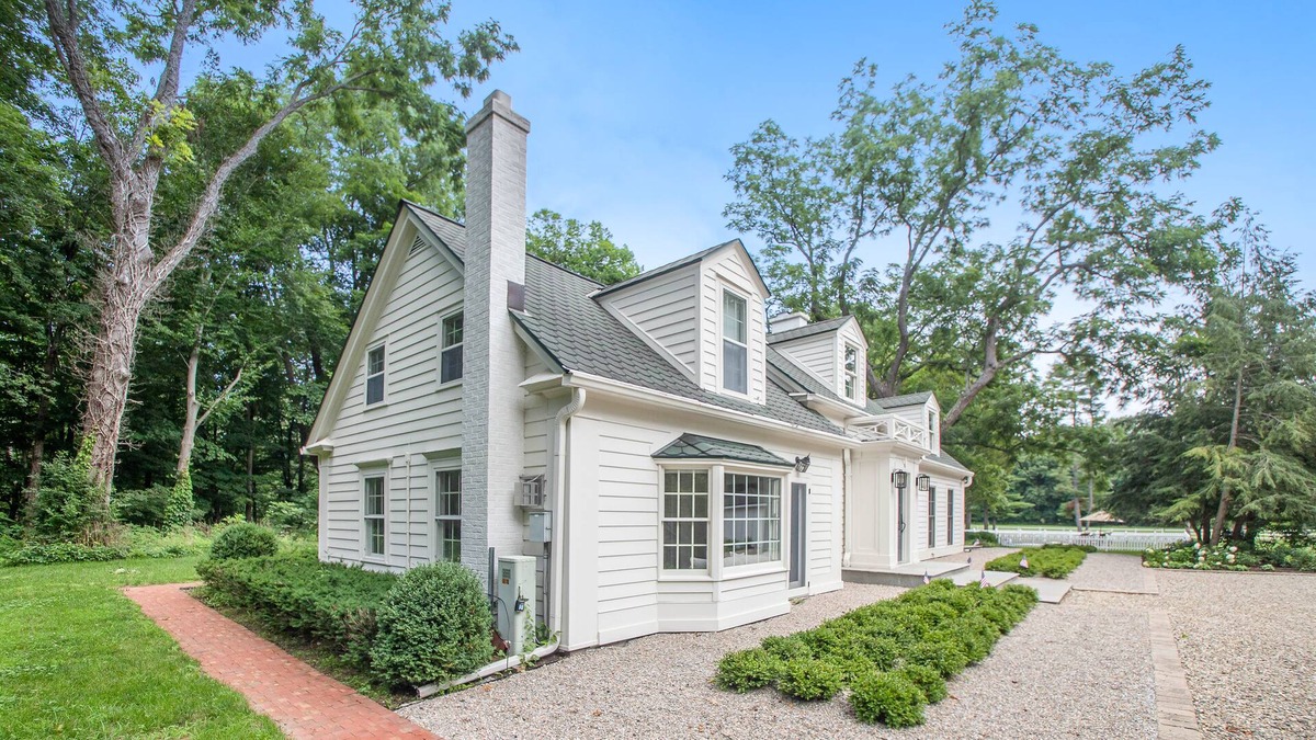 Three Oaks House | Beautiful Three Oaks Home with WiFi, Yard, Patio, Firepit, & Private Pool