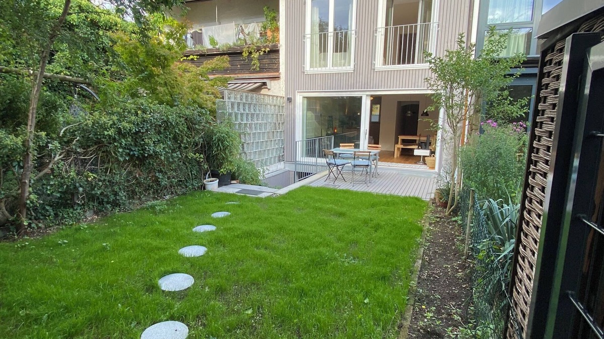 Am Westbad House | Beautiful Townhouse in Munich Laim with E-Parking