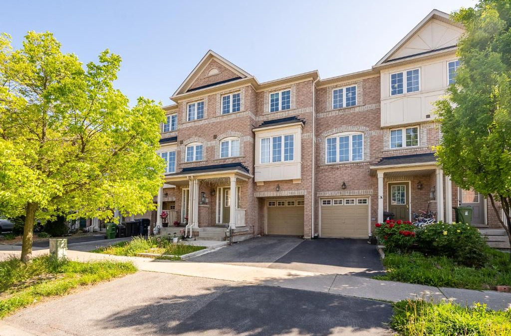 Clairlea - Birchmount Apartment | Beautiful Townhouse In Toronto