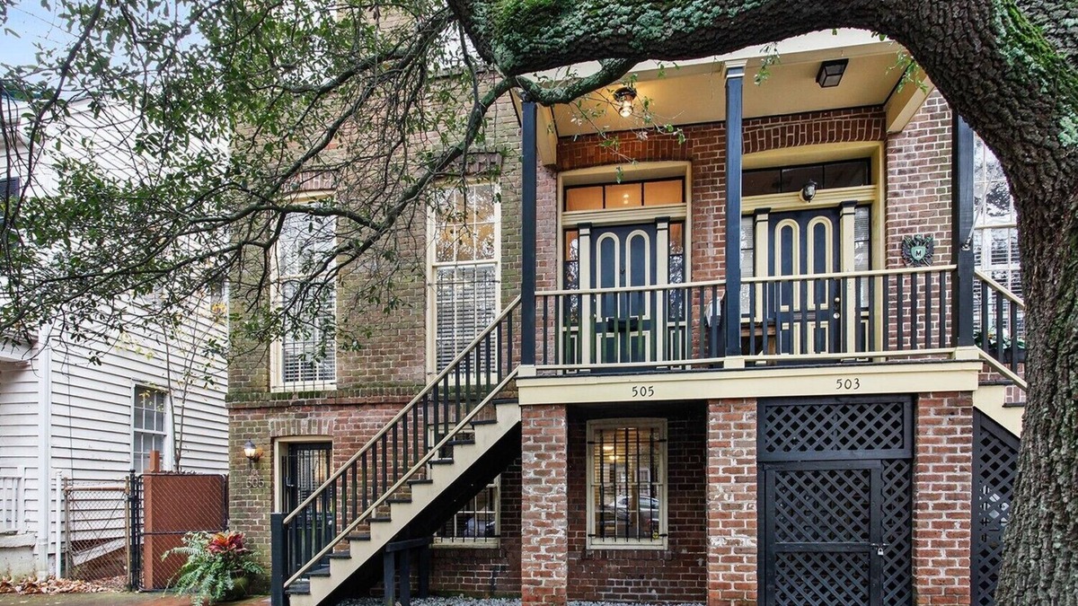 Historic Downtown Savannah House | Beautiful Townhouse In Historic District!