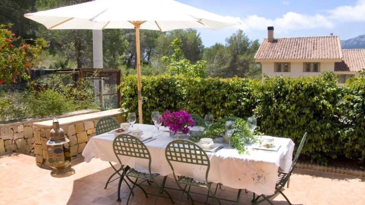 Empedrola House | Beautiful townhouse with garden, communal pool in Calpe, 4 km from the beach.
