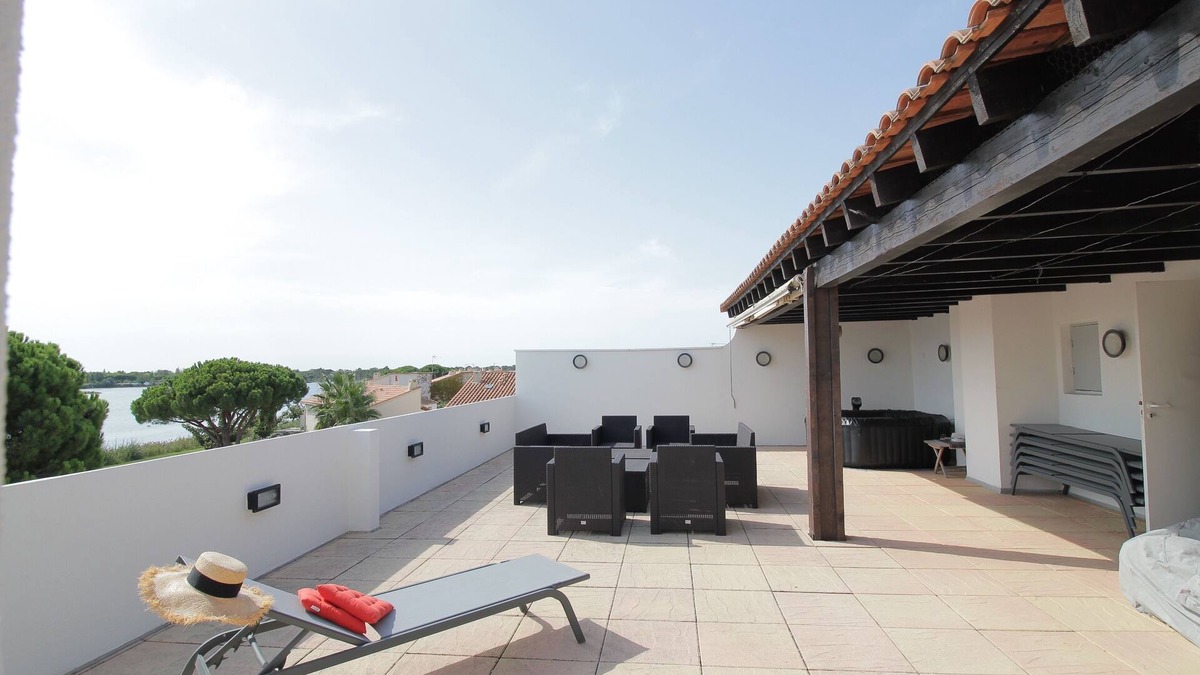 Le Grau-Du-Roi Condo | BEAUTIFUL TRIPLEX OF 145 m² + Solarium of 82 m² with view on the lake