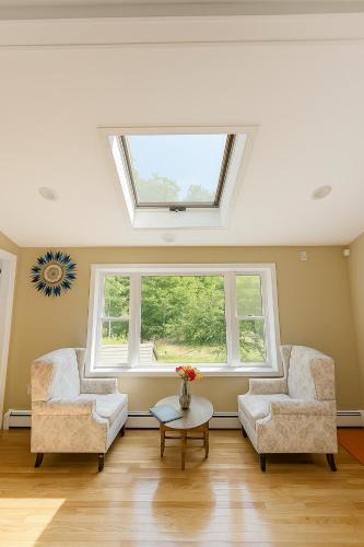 Sharon Apartment | Beautiful two-bedroom residence nestled in the lovely town near Boston