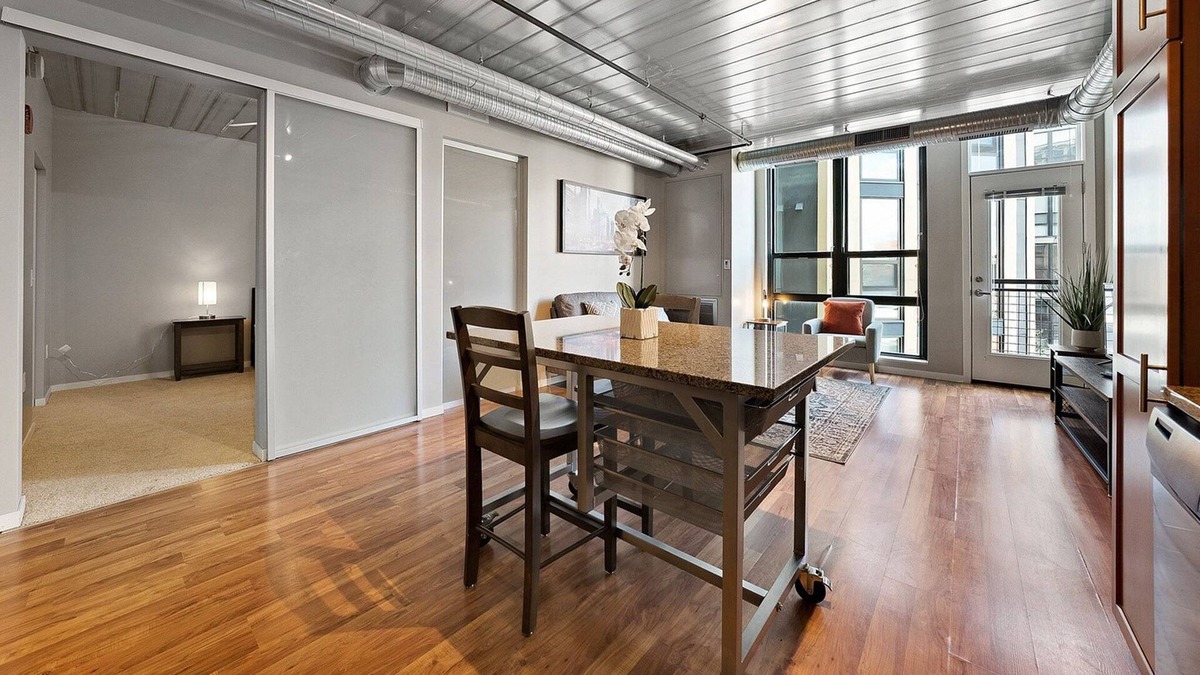 Old West Side Condo | Beautiful Two Bedroom Condo Close to U of M 127