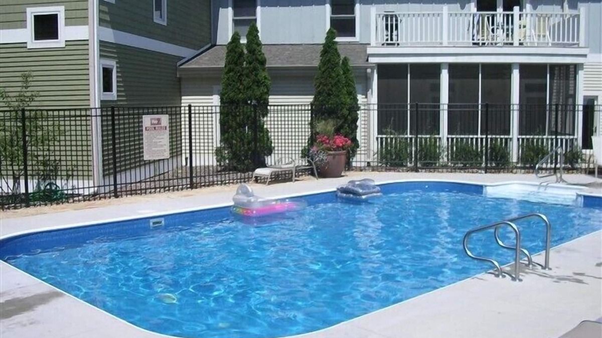 Union Pier Condo | Beautiful Union Pier Condo with Association Pool! Close To Beach and Downtown!