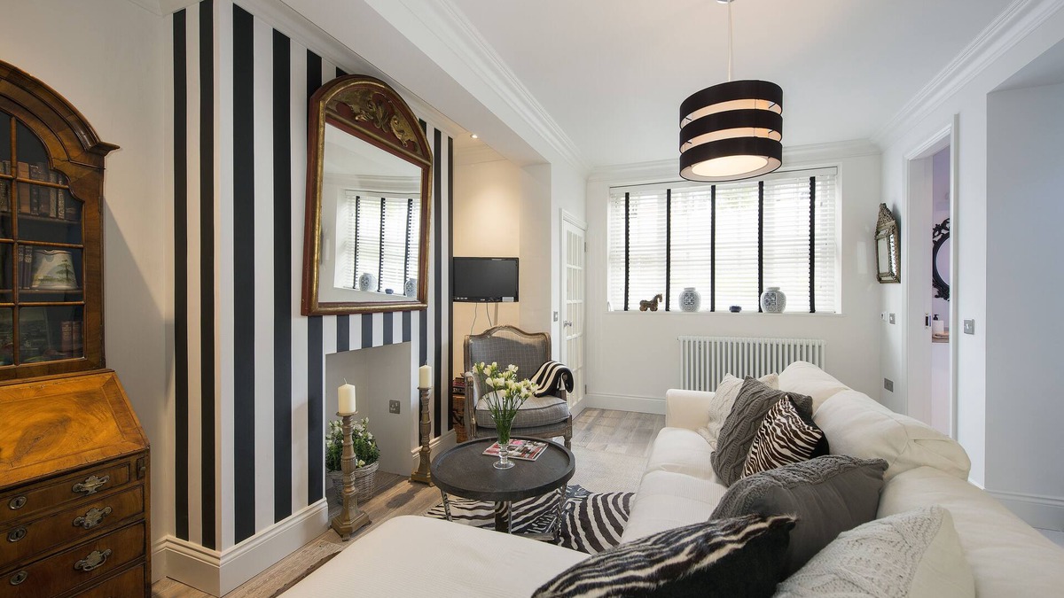 Brompton & Hans Town Apartment | Beautiful Unique Kensington & Chelsea Ground Floor Apartment with Garden