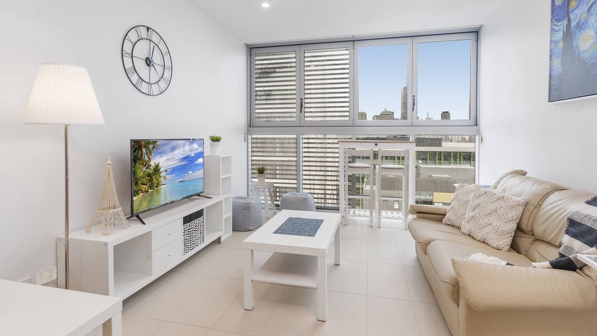 South Brisbane Apartment | Beautiful Unit with Gym and Pool near Museums