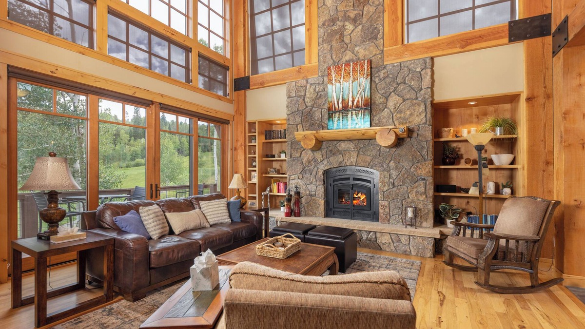 Three Peaks House | Beautiful Upscale Home on the Golf Course with Two Master Suites, Private hot tub