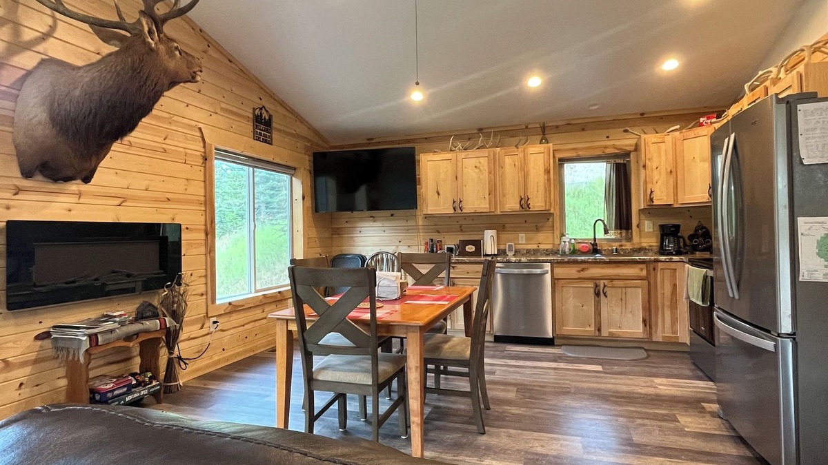 White Sulphur Springs Cabin | Beautiful Cabin located in the Little Belt Mountains