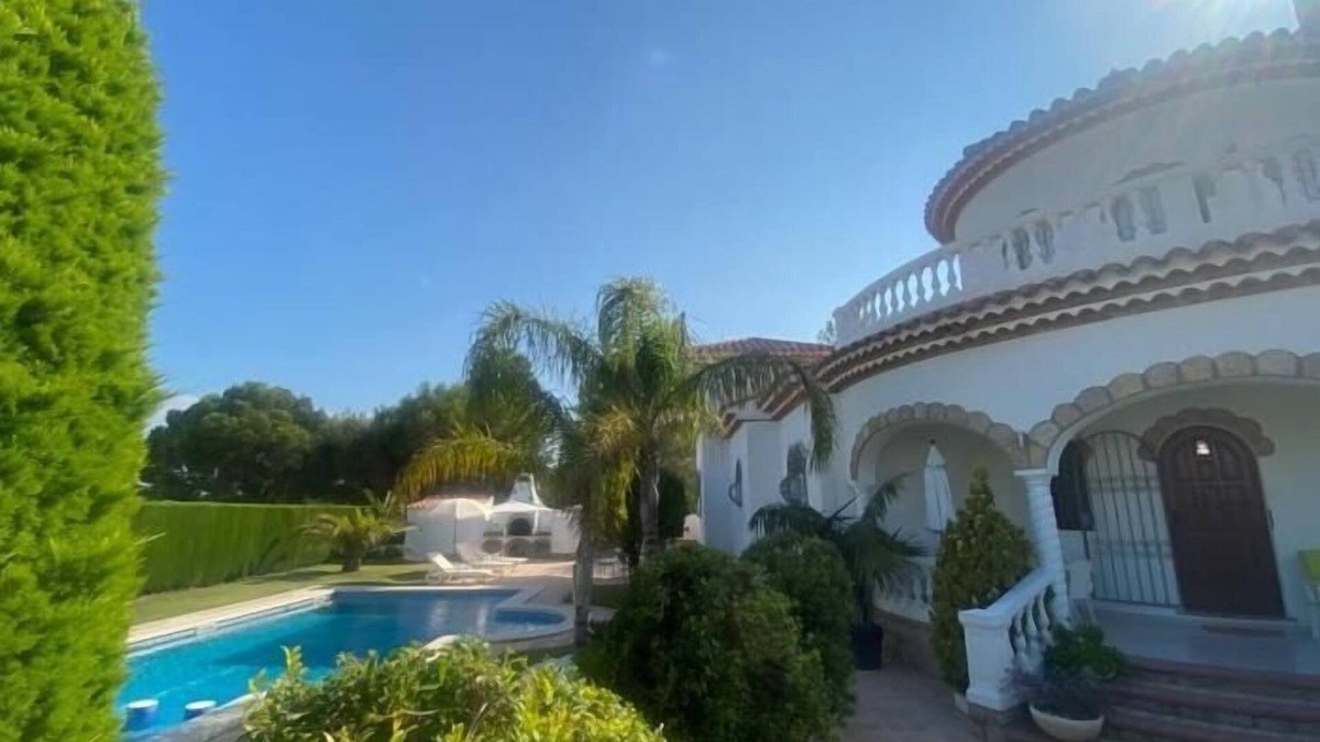 Miami Platja Villa | Beautiful villa with private pool in Miami platja !