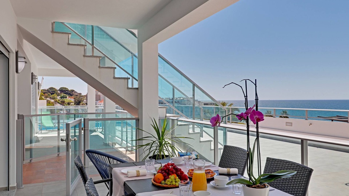 Calicos Condo | Beautiful View! 2 bdr/2 bthr, beach100m and 300m Old Town, pool, garage, aircon