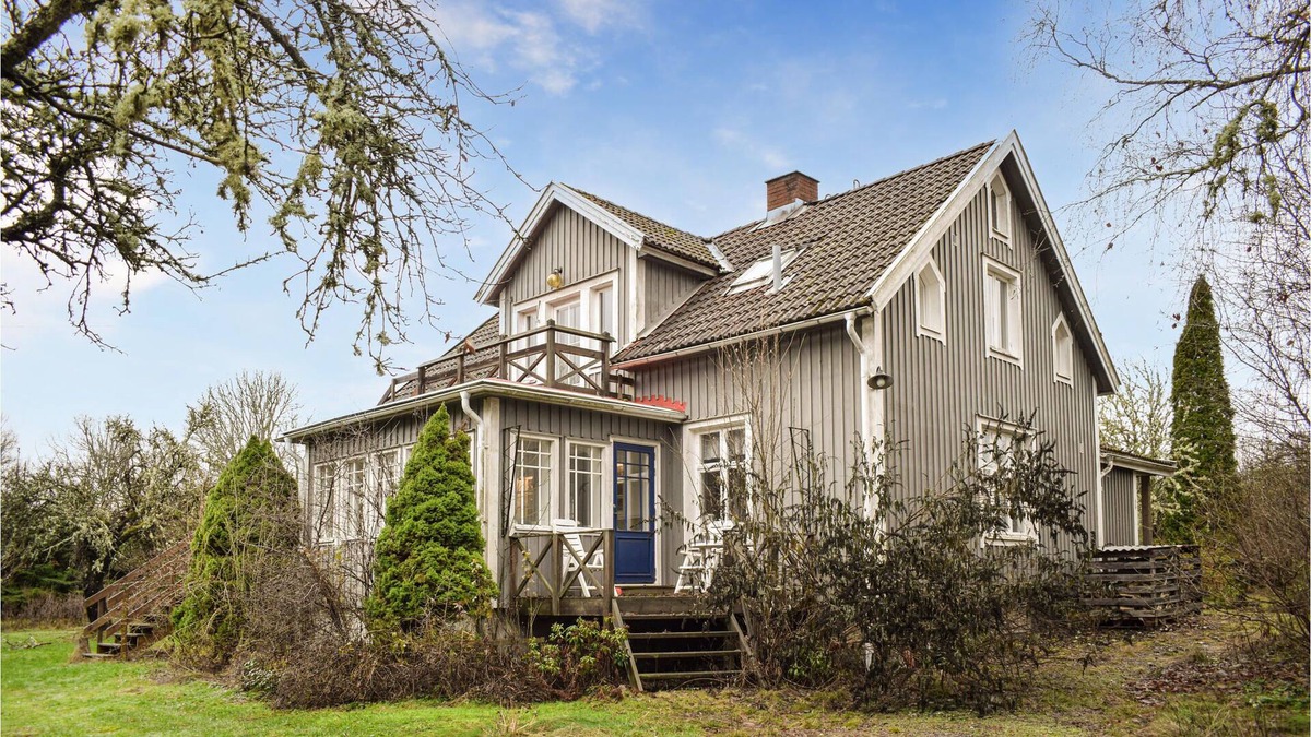 Nybro Apartment | Beautiful vacation apartment with cozy furnishings near the lake.