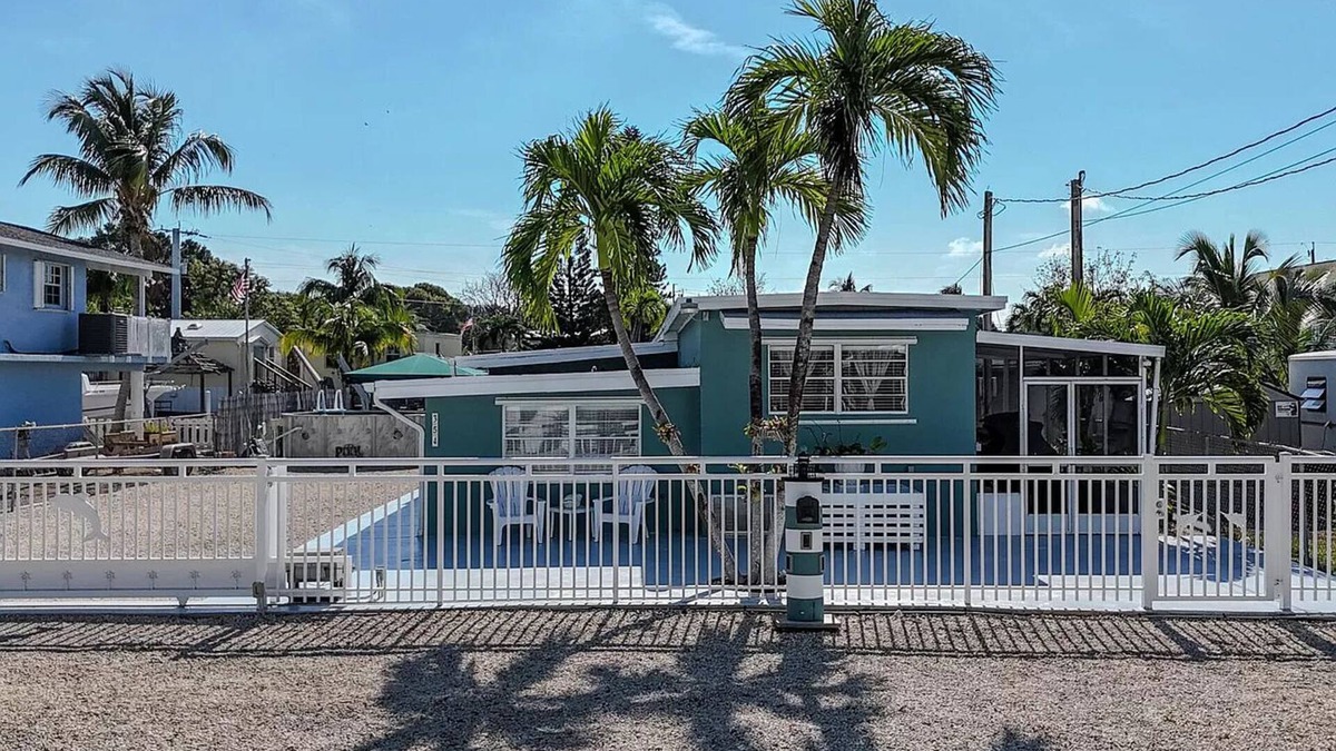 Sexton Cove Estates House | Beautiful vacation home in cayo largo, a paradise surrounded by manatees and beach.