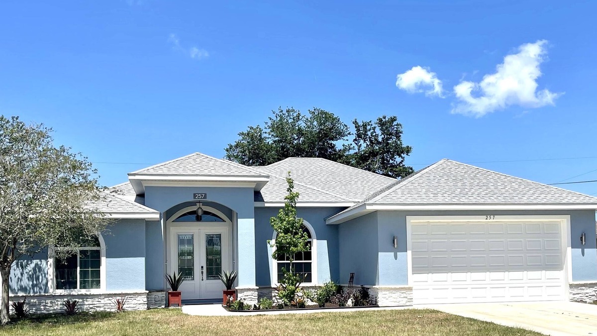 Venice East House | Beautiful Vacation House Close to the Beach