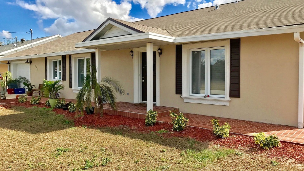 Warm Mineral Springs Apartment | Beautiful vacation property just steps from springs