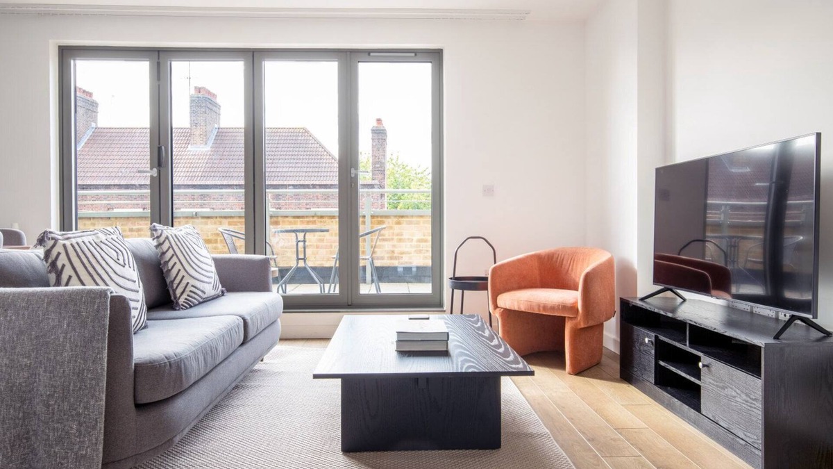 Prince's Apartment | Beautiful Vauxhall 2BR w/Balcony nr Tube, by Blueground