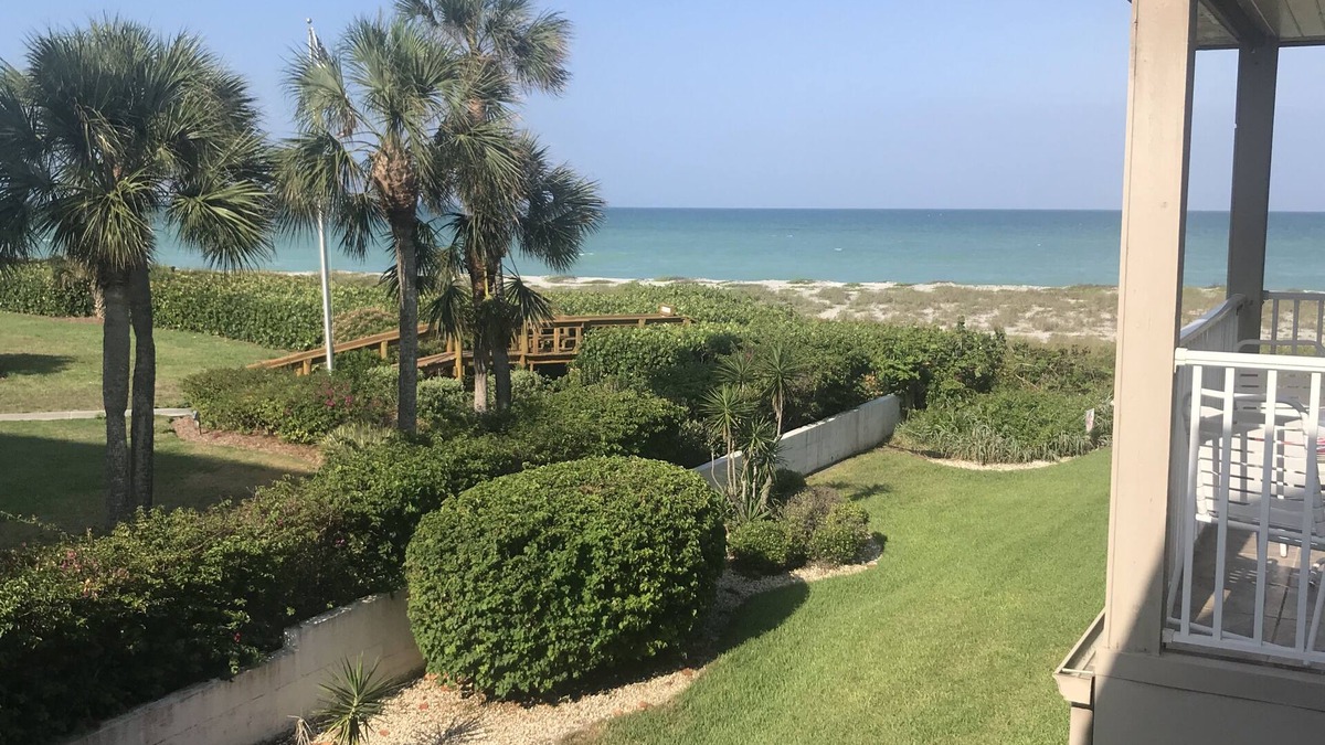 Golden Beach Condo | Beautiful VENICE BEACH beachfront condo with private beach access, balcony, pool
