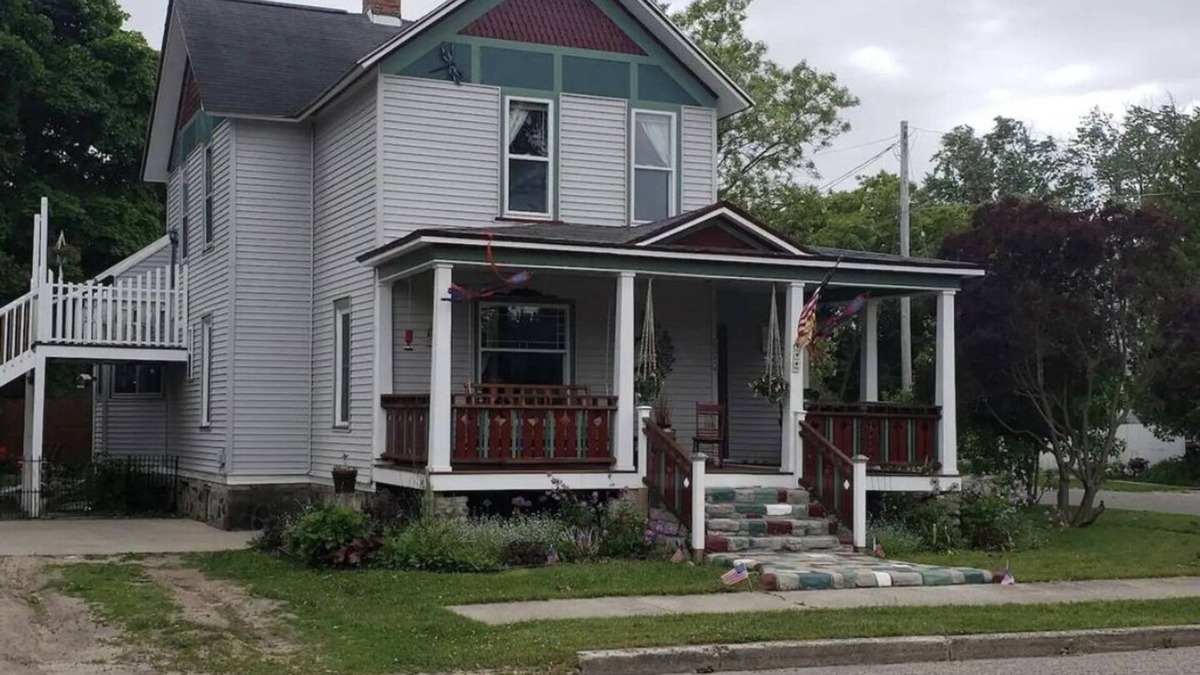 Cheboygan House | Beautiful Victorian in Downtown Cheboygan