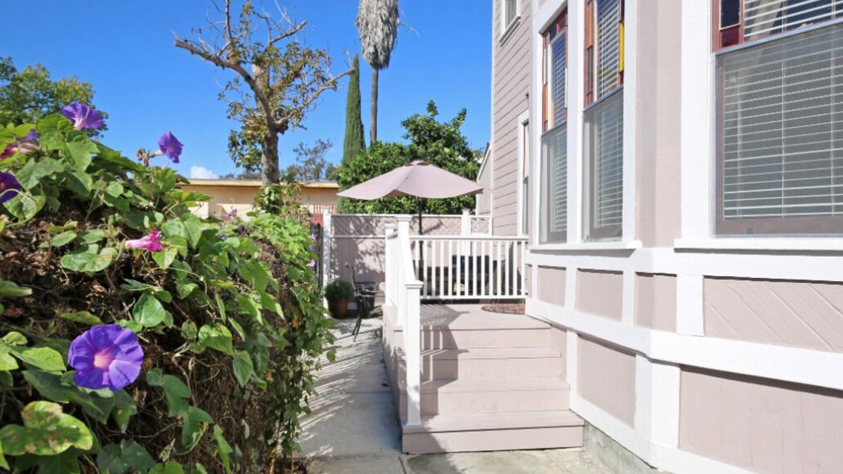 Sherman Heights Condo | Beautiful Victorian Unit with Private Patio, BBQ Close to DT, Convention Center