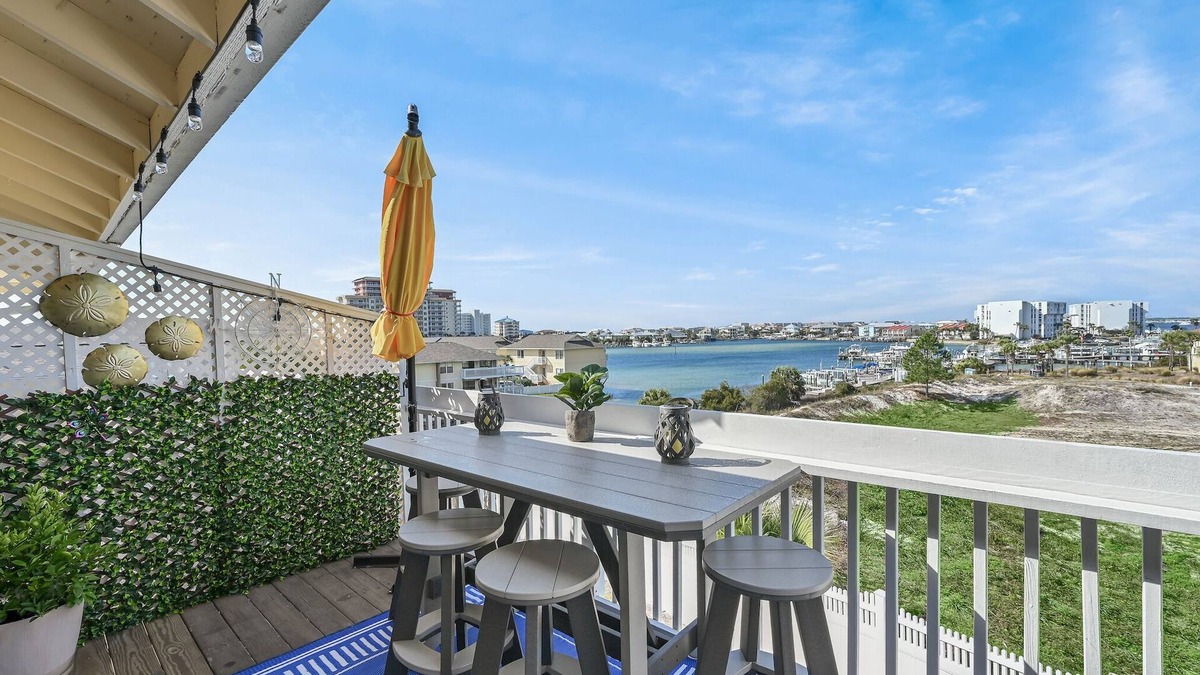 Holiday Isle Condo | Beautiful View of Destin Harbor Retreat. 1 bedroom/1 bath.