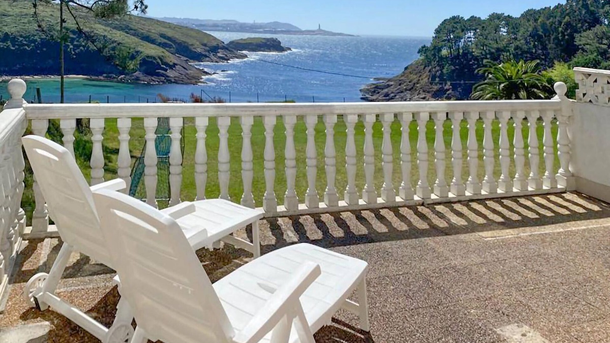 Oleiros Apartment | Beautiful view of the sea and the coast in idyllic surroundings.