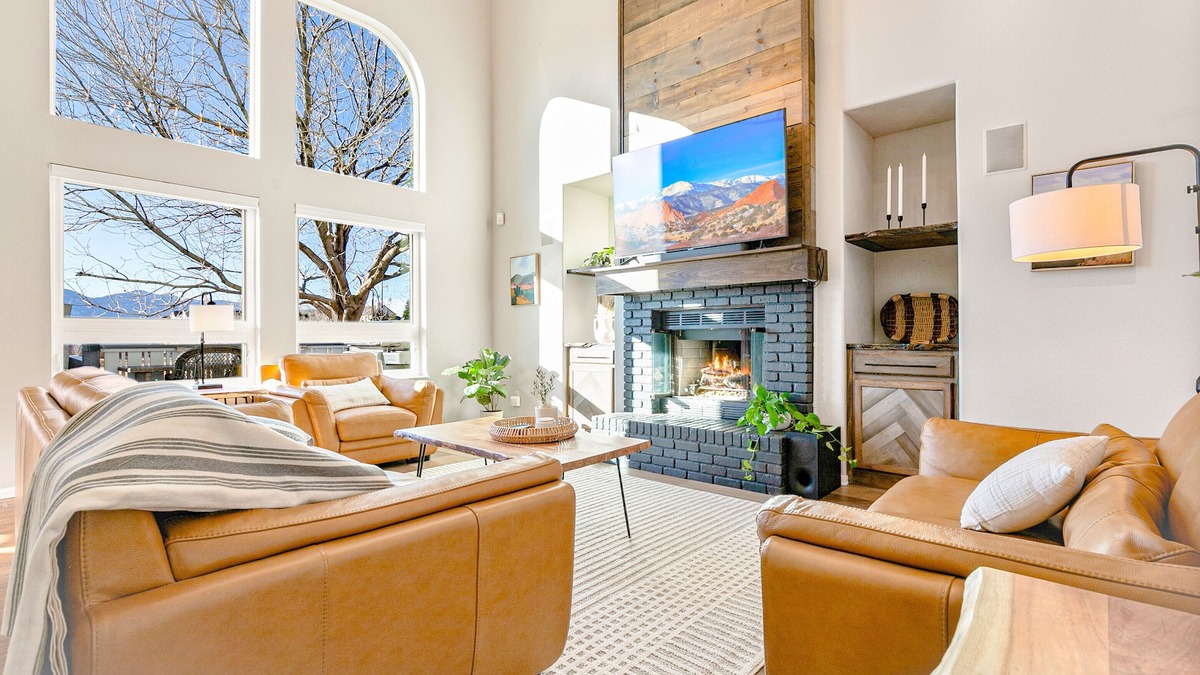 Briargate House | Beautiful views of the front range, and ample space to host large groups