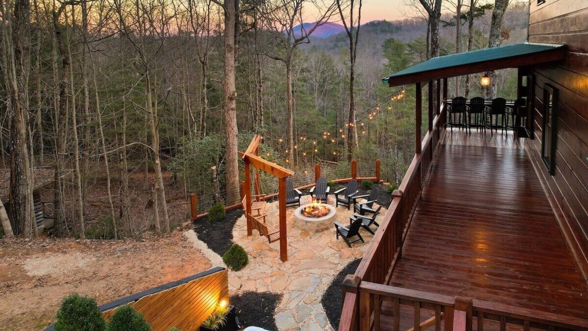 Cherry Log Cabin | Beautiful Views ~ Hot Tub & Fire Pit Entertainment Area ~ Game Room