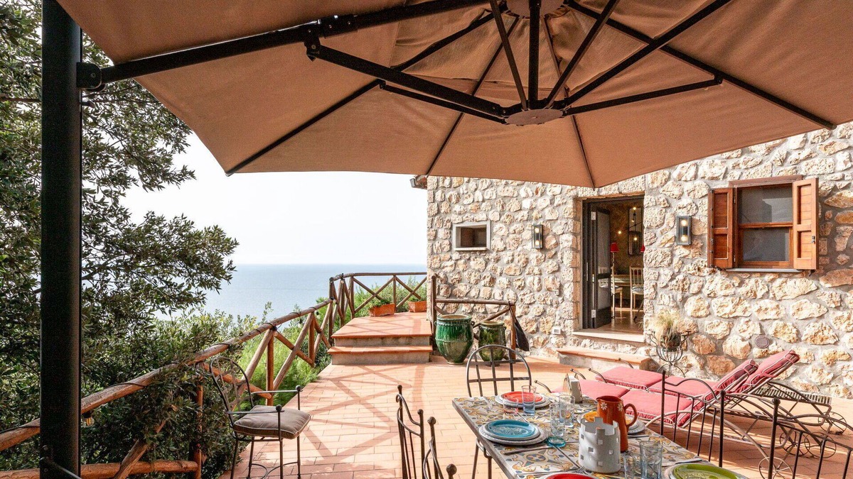 Cala Piccola Villa | Beautiful villa for 6 guests with WIFI, A/C, TV and terrace