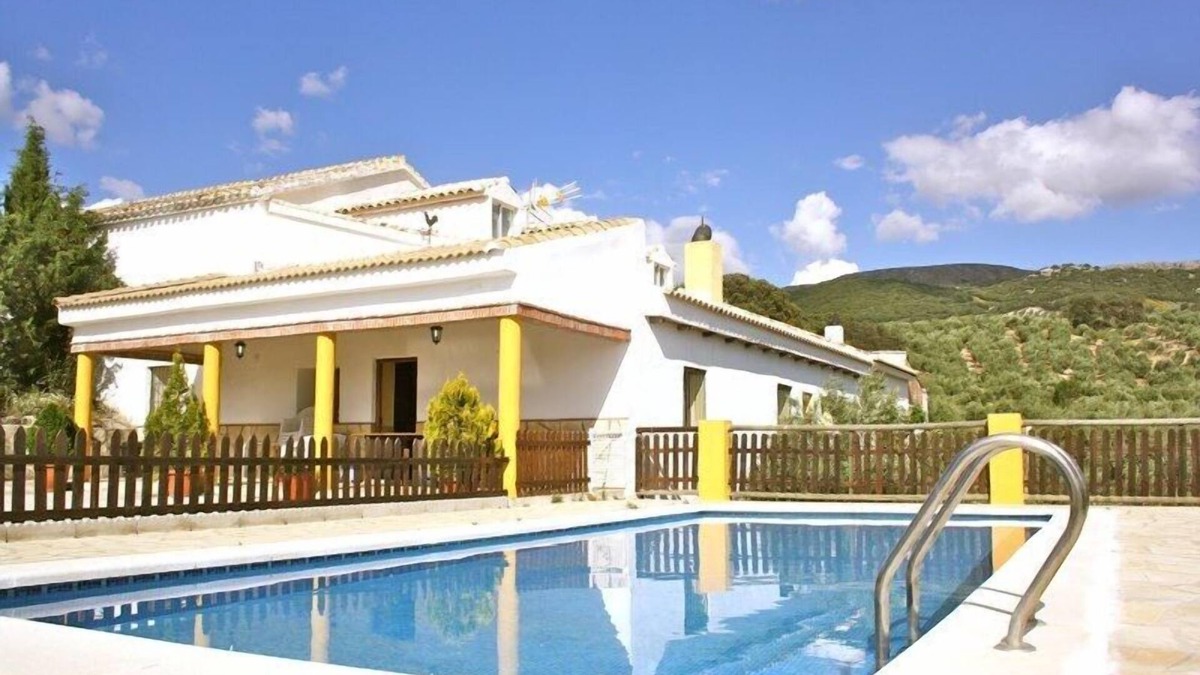 Montefrio Villa | Beautiful villa on private land with olive and fruit trees