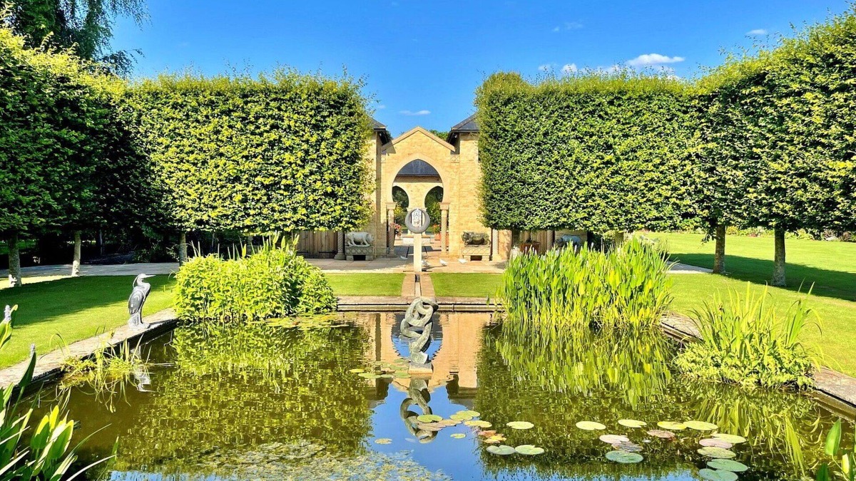 Kingham House | Beautiful villa for 6 guests with pool, WIFI