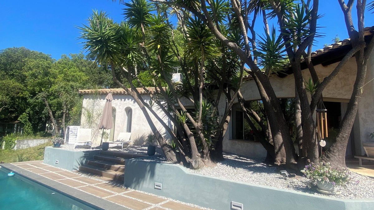 Villeneuve-Loubet Villa | Beautiful Villa (8 prs) located in a quiet residential area.