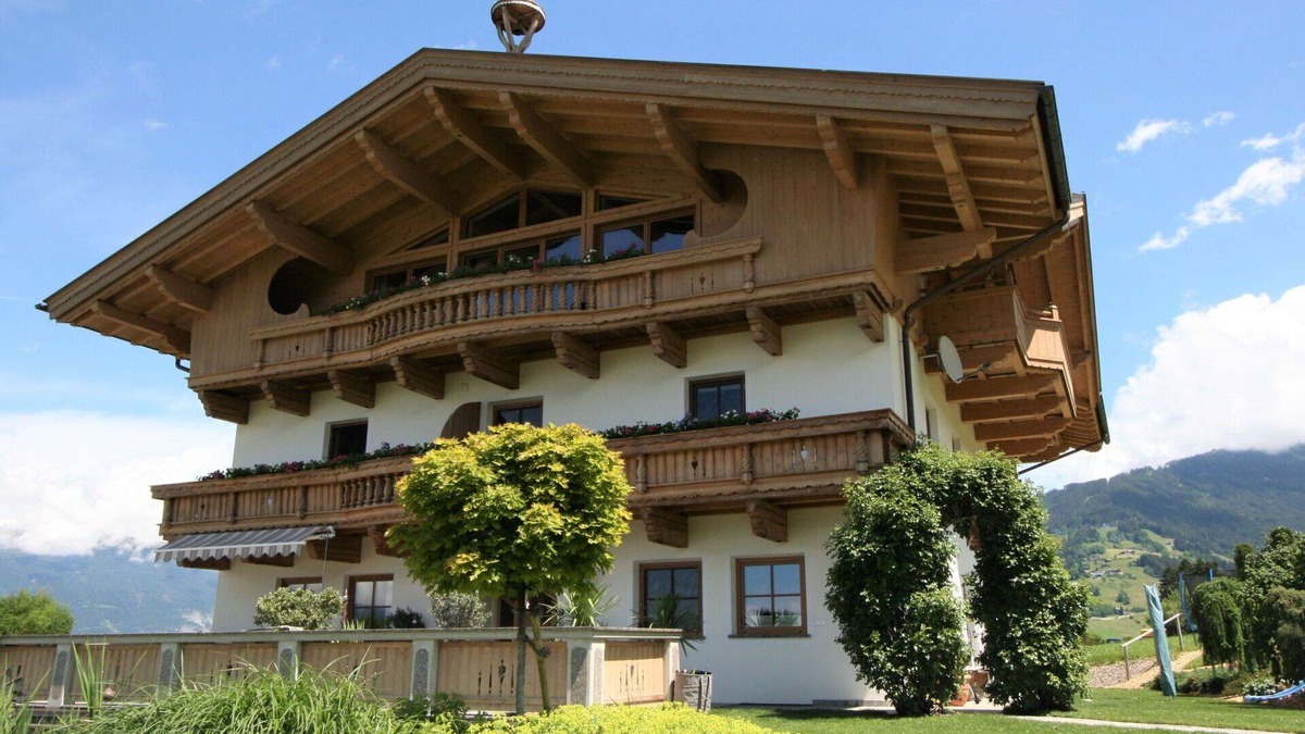 Außerweerberg Villa | Beautiful villa for 6 guests with WIFI, TV, patio, panoramic view and parking