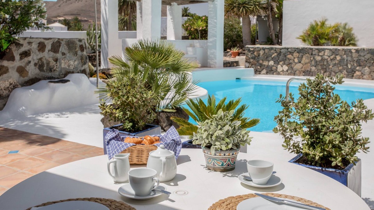 Haria House | Beautiful Villa "Casita Susi" with Mountain View, Pool, Terrace & Wi-Fi